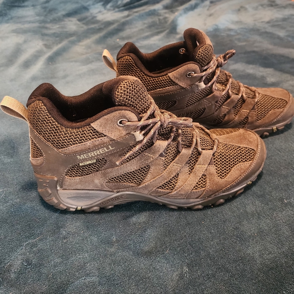 Merrell Men's Black and Brown Athletic Shoes
